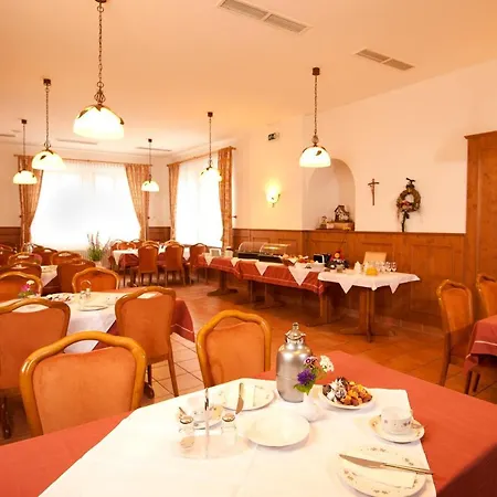 Zum Baeren Отель